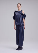 A model wears the ISSEY MIYAKE MERCURY mercury-shirt-light-grey.