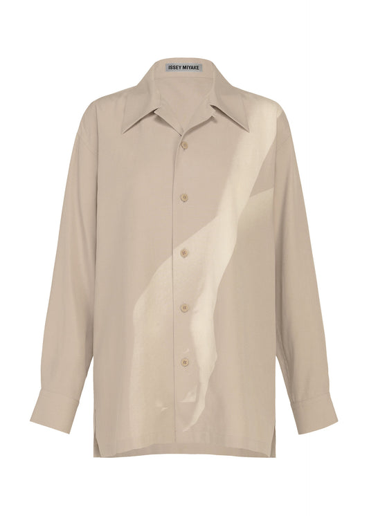 A product shot of the ISSEY MIYAKE HANDS OF LOVER shirt in beige-hued.