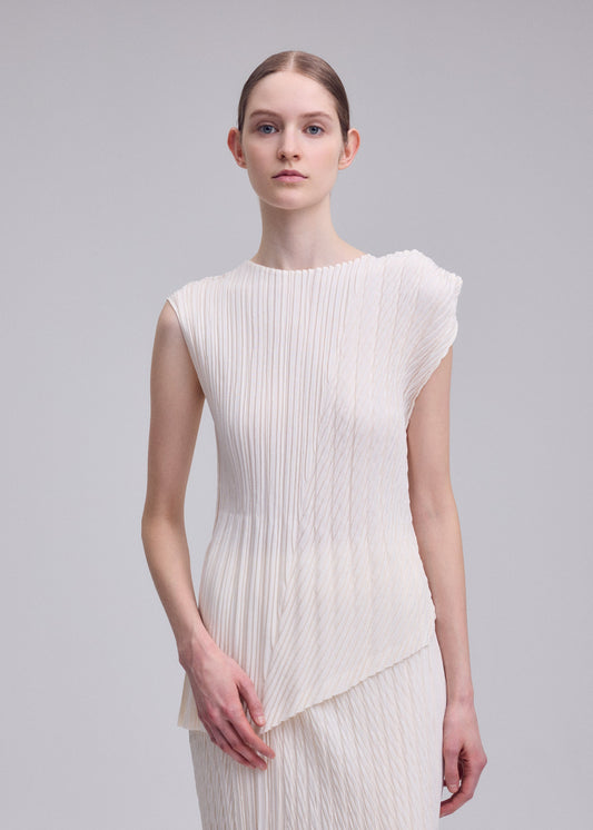 A model wears the ISSEY MIYAKE UNFURLING PLEATS unfurling-pleats-shirt-green-1.