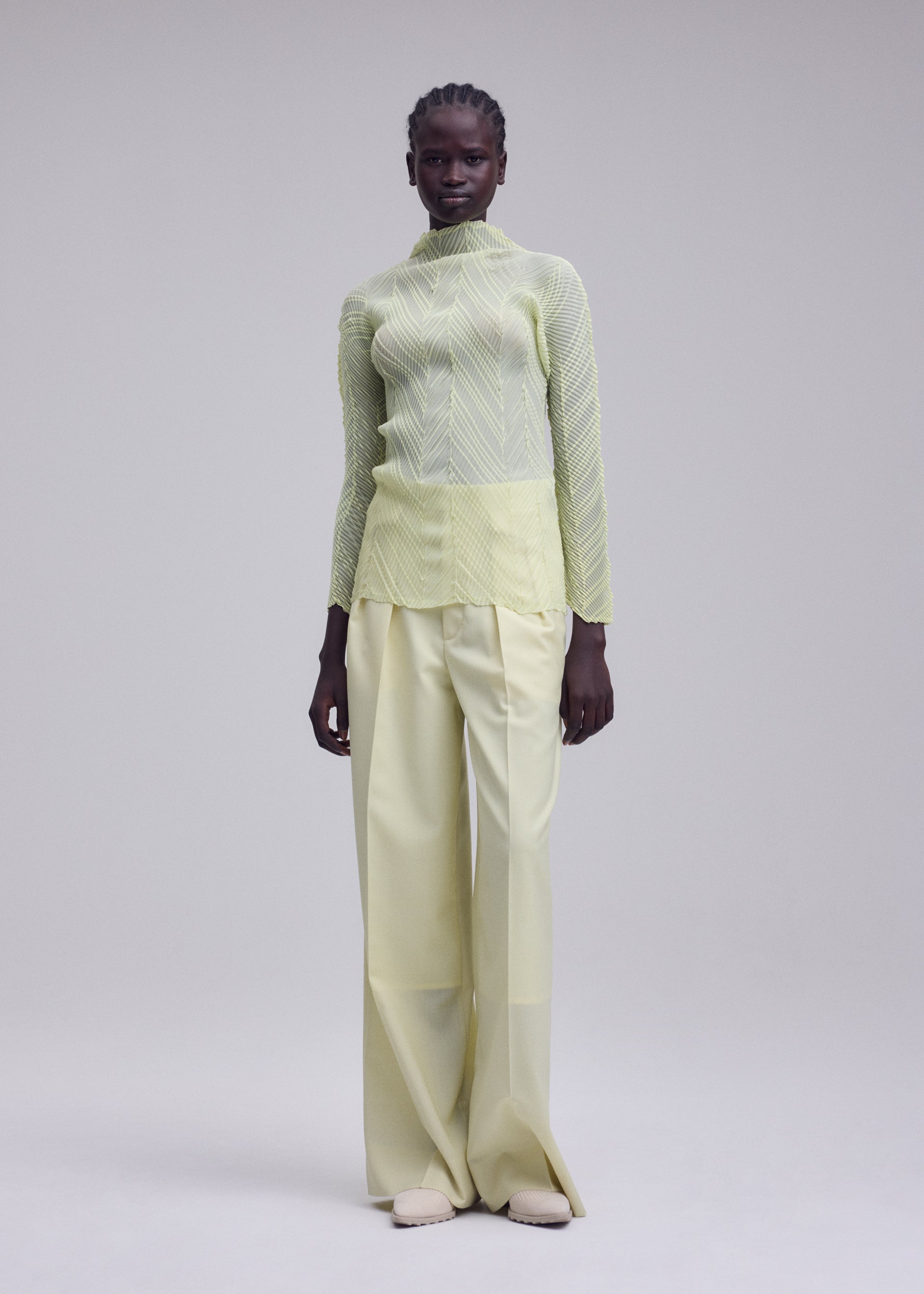 A model wears the ISSEY MIYAKE ZIGZAG PLEATS zigzag-pleats-shirt-black-2.