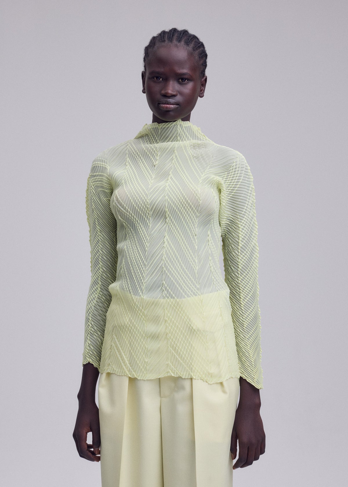 A model wears the ISSEY MIYAKE ZIGZAG PLEATS zigzag-pleats-shirt-black-2.