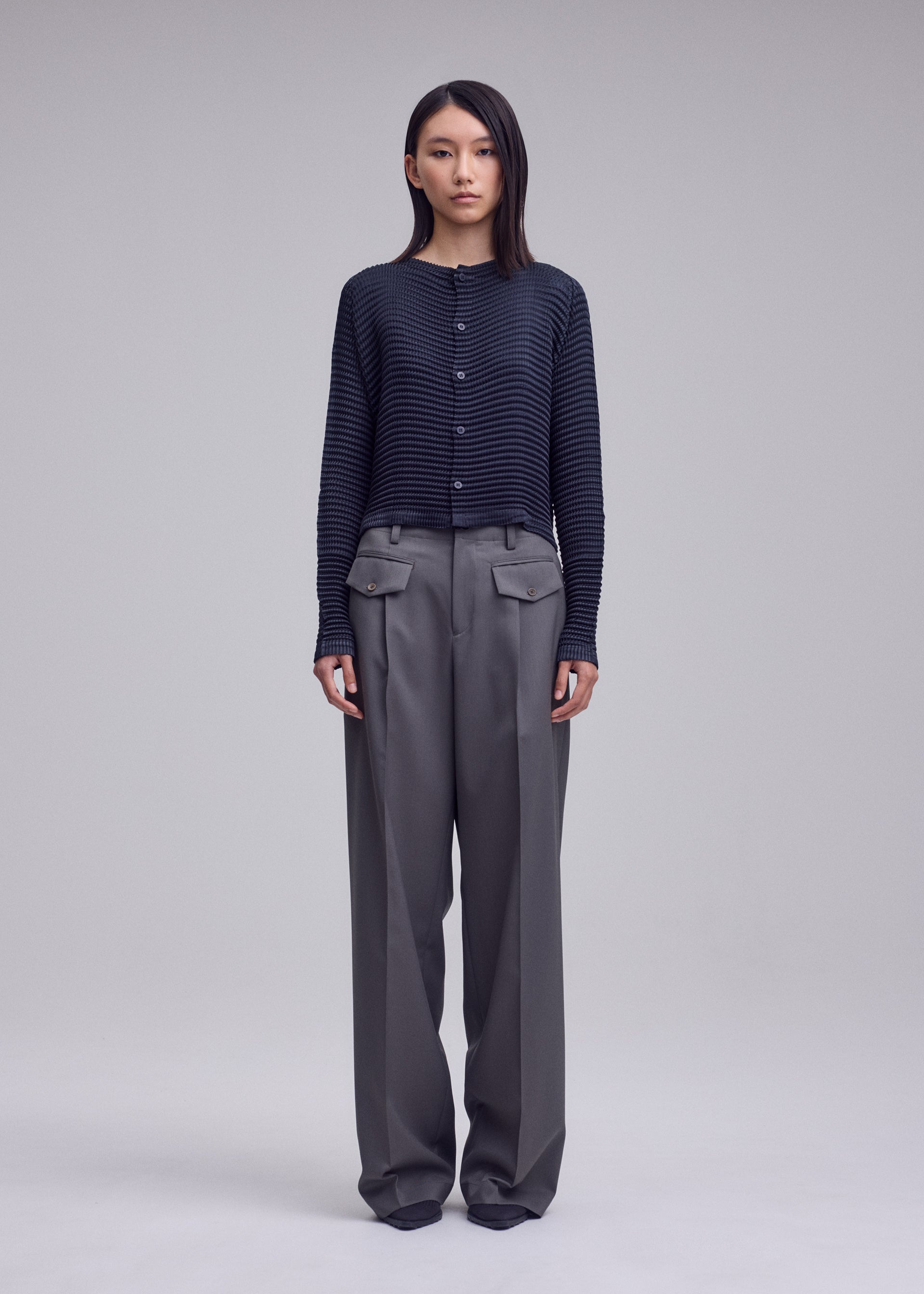 SUEDE LIKE PLEATS Shirt Black – ISSEY MIYAKE EU