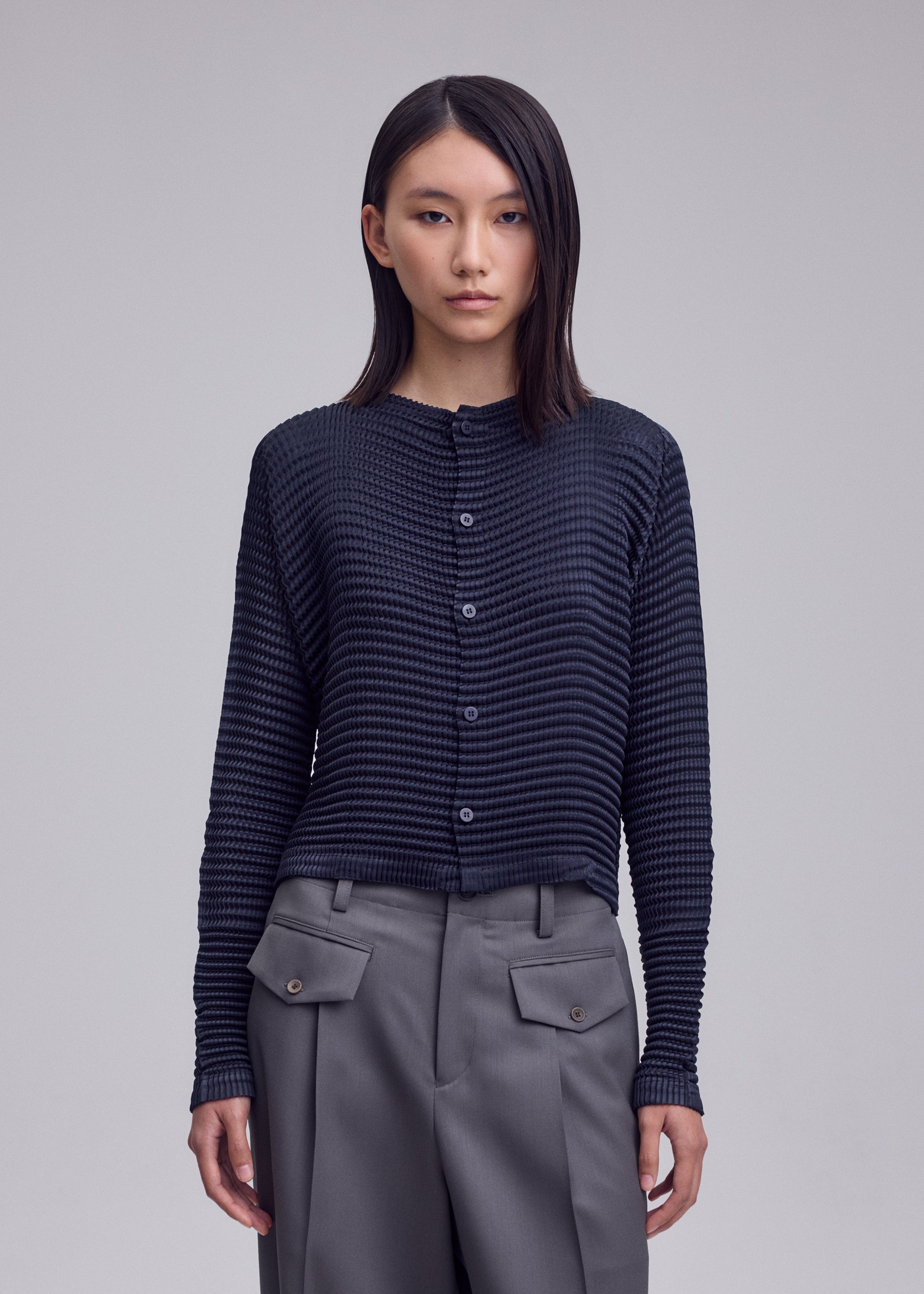 SUEDE LIKE PLEATS Shirt Black – ISSEY MIYAKE EU