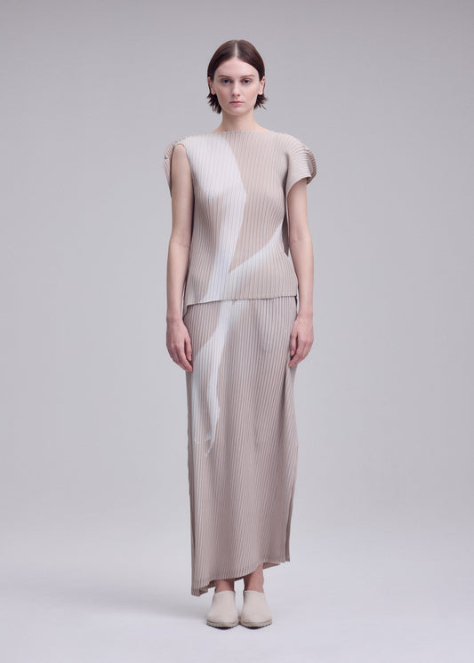 A model wears the ISSEY MIYAKE HANDS OF LOVER PLEATS shirt.