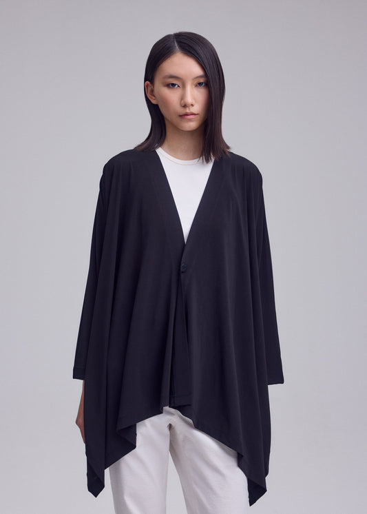 A model wears the ISSEY MIYAKE DRAPE JERSEY-68 drape-jersey-68-cardigan-dark-navy-2.