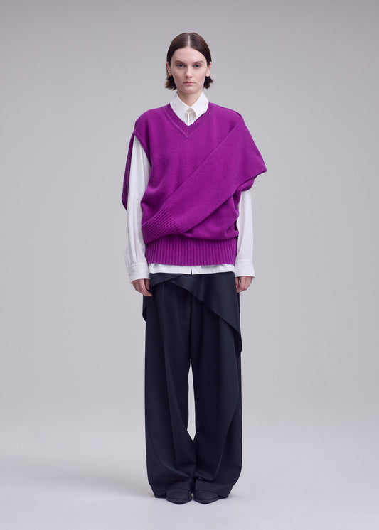 A model wears the ISSEY MIYAKE O KNIT o-knit-vest-purple.