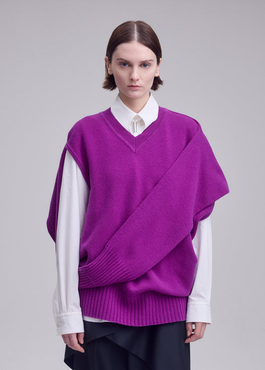 A model wears the ISSEY MIYAKE O KNIT vest.