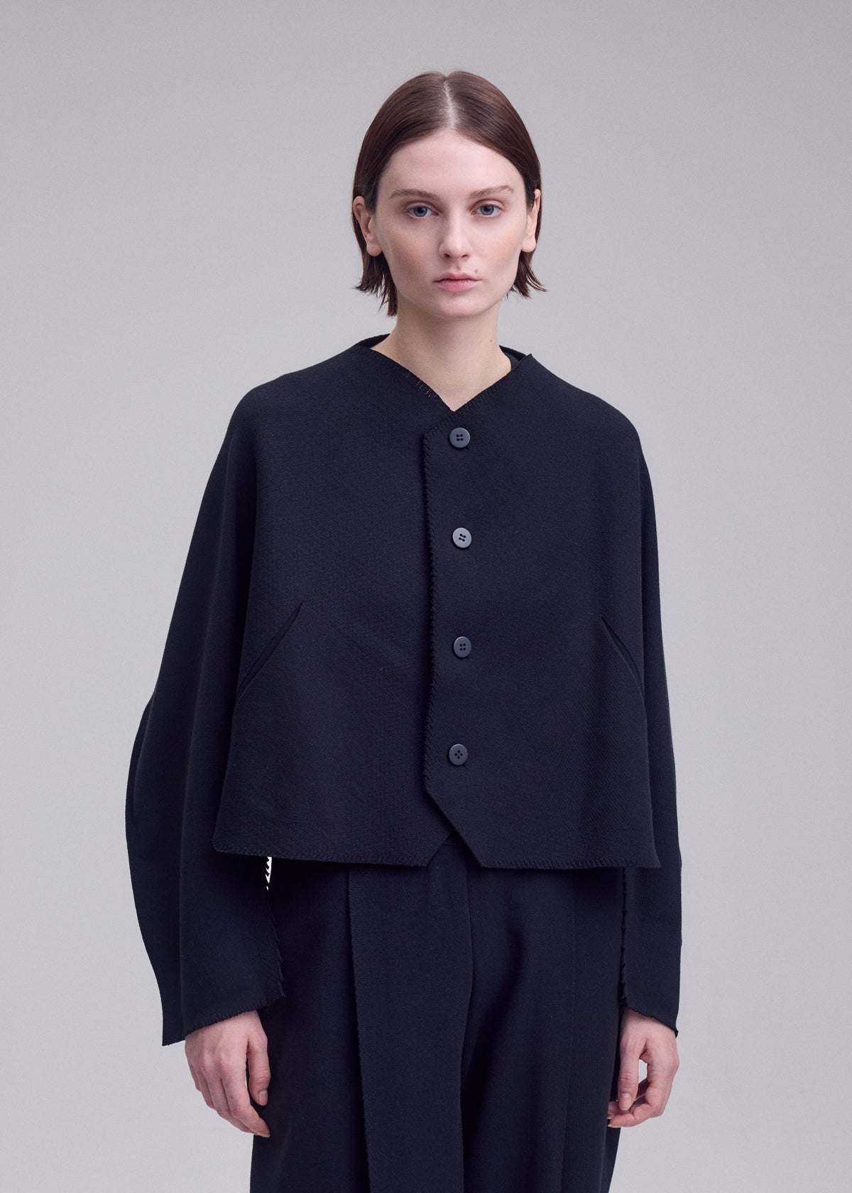 A model wears the ISSEY MIYAKE CAMPAGNE campagne-cardigan-black-9.