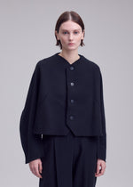 A model wears the ISSEY MIYAKE CAMPAGNE campagne-cardigan-black-9.