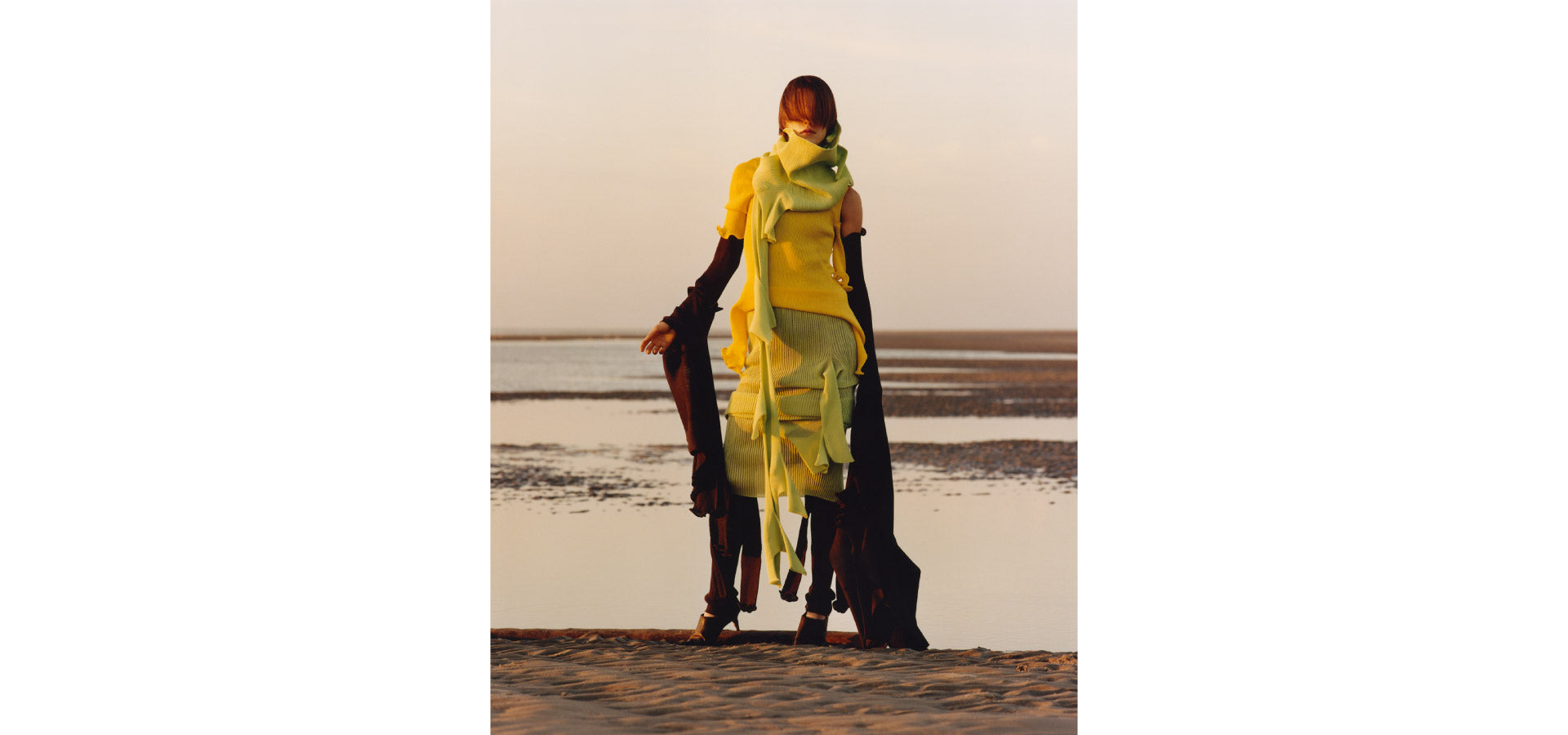 未使用品レベル　ISSEY MIYAKE  Me 可愛くエッジーなブラウス ISSEY MIYAKE WOMEN SS25 - EN - Muse Magazine