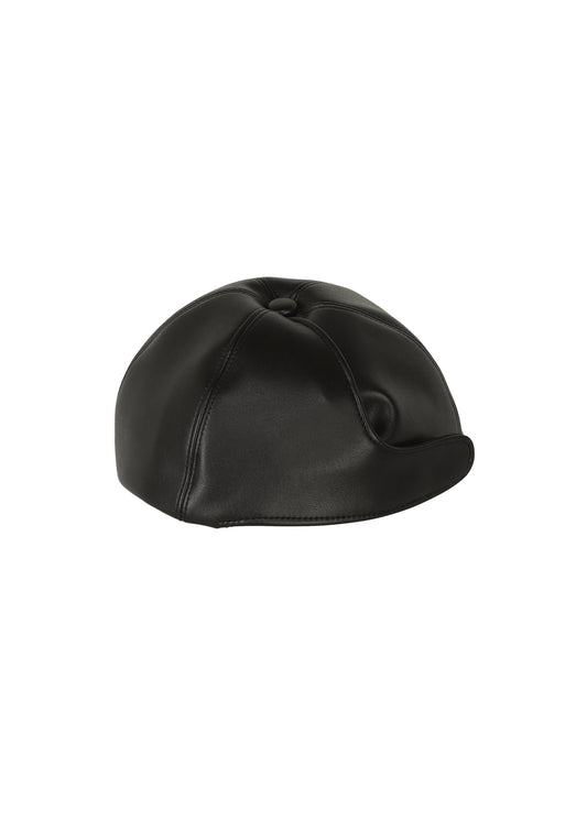 A product shot of the IM MEN PIGEON CAP hat in black (15).