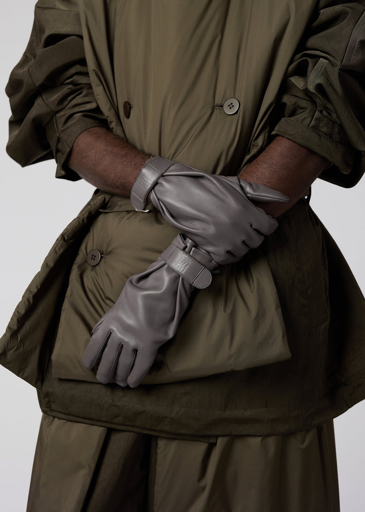 A model wears the IM MEN PIGEON GLOVES gloves.