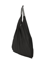 A detail shot of the IM MEN GURU GURU bag.