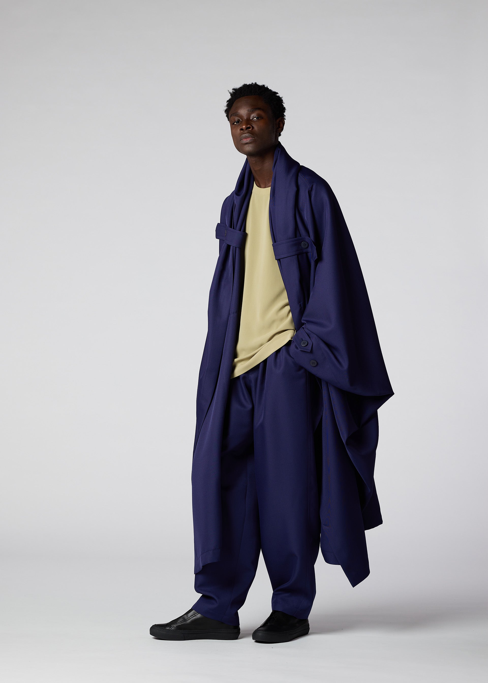 COCOON Coat Navy – ISSEY MIYAKE EU