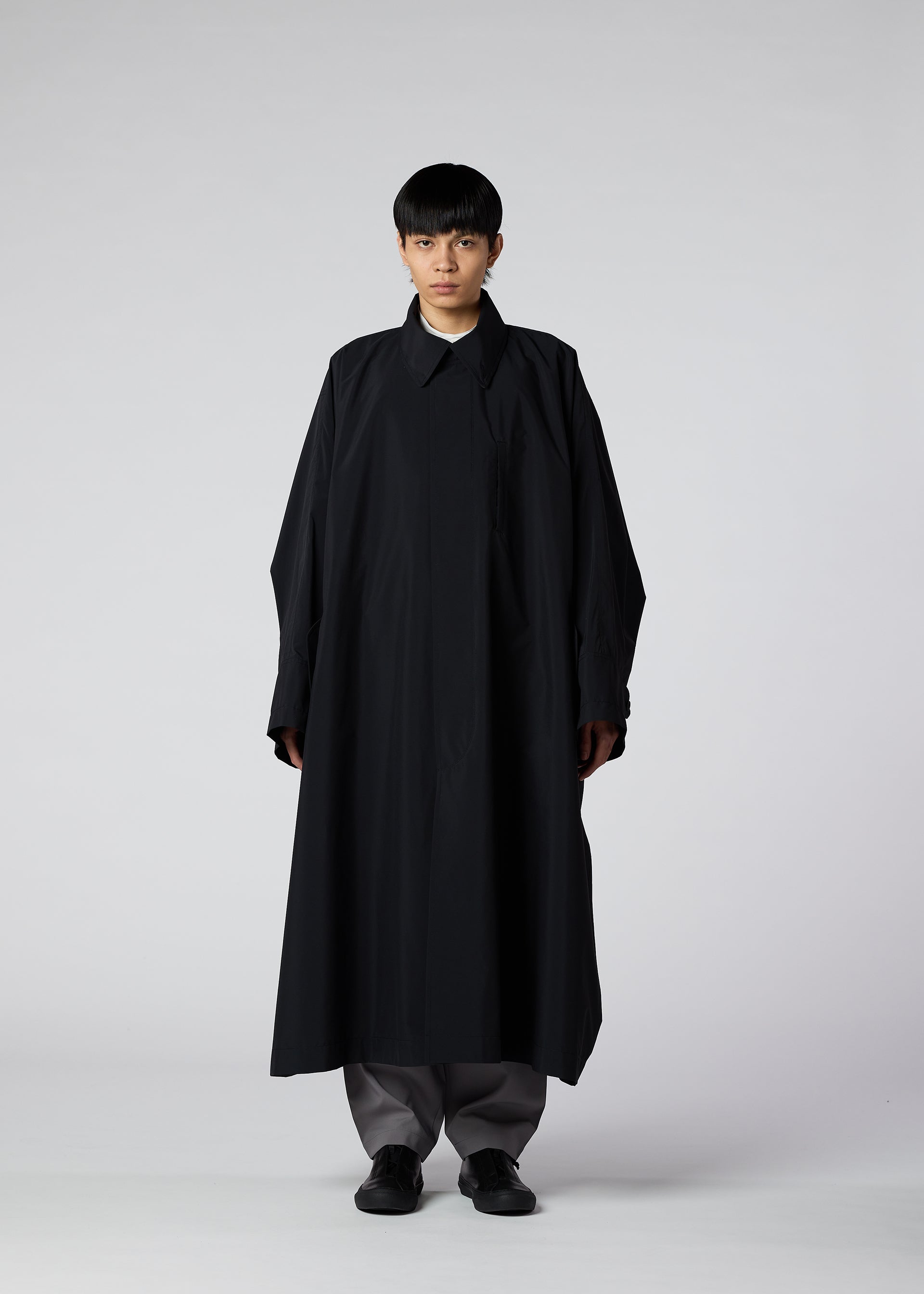 WIND COAT LIGHT Coat Black – ISSEY MIYAKE EU