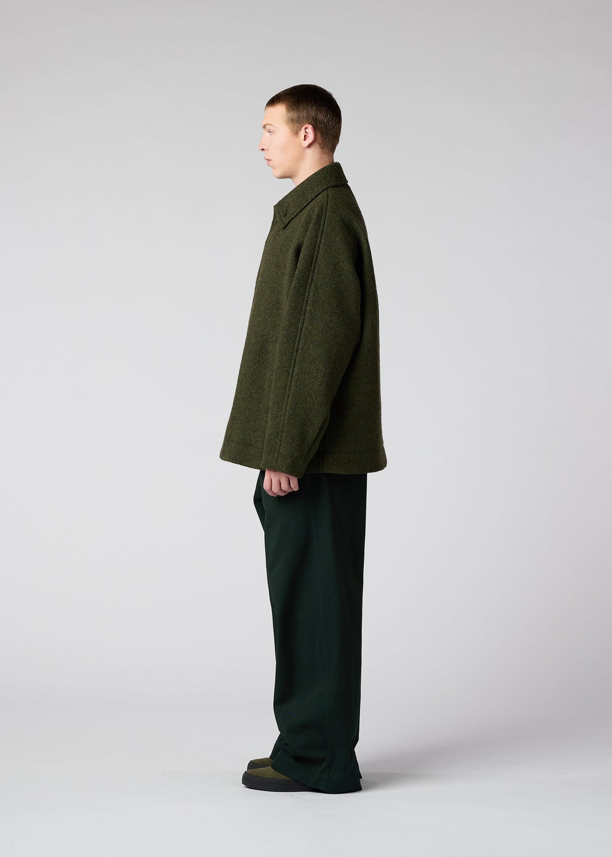A model wears the IM Men FULLER WOOL prêt à porter.