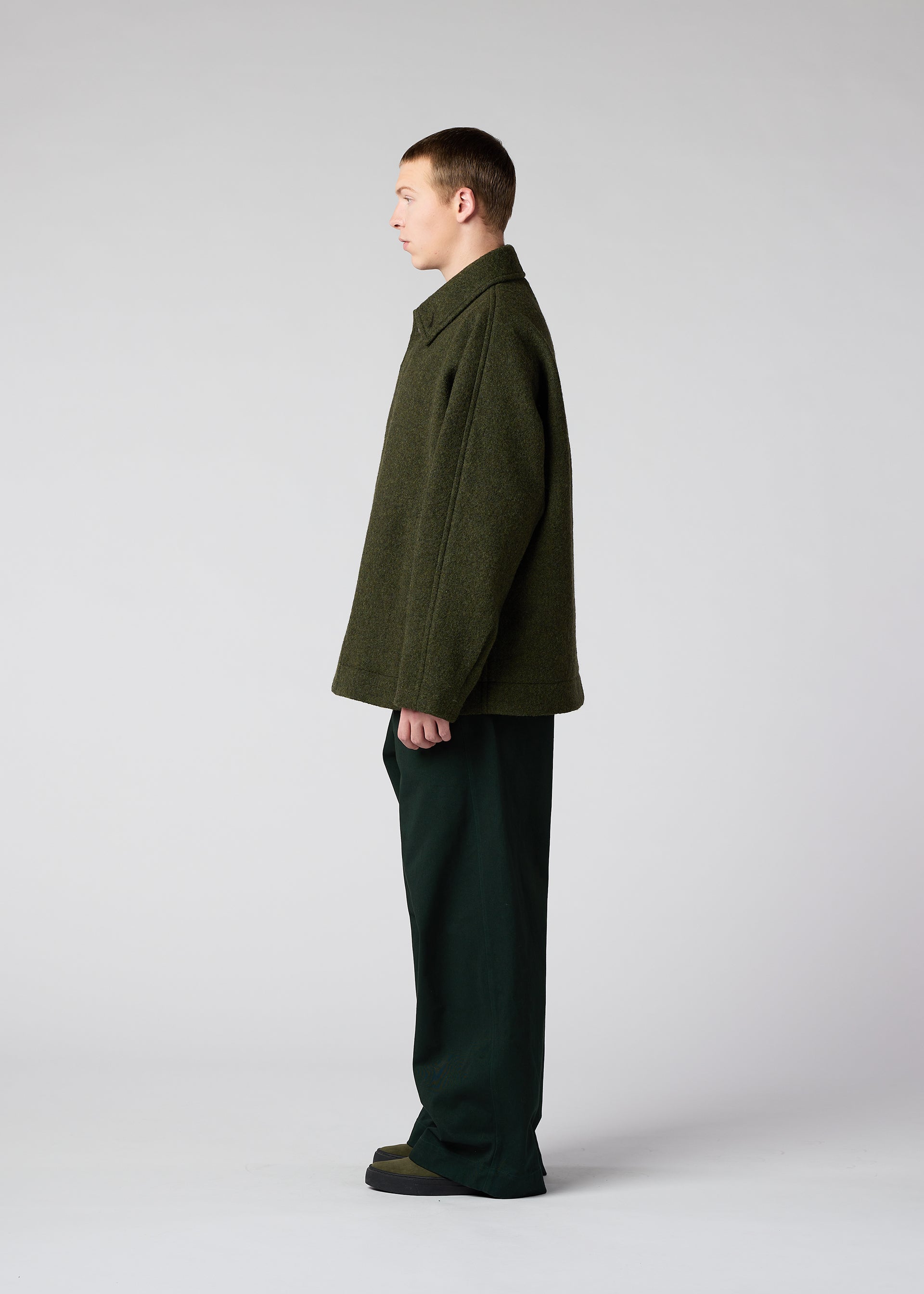 A model wears the IM Men FULLER WOOL prêt à porter.
