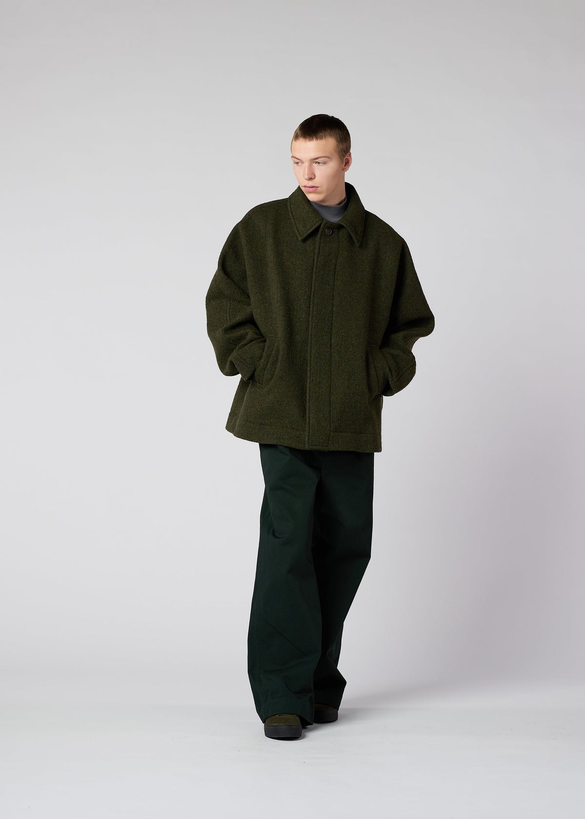 A model wears the IM Men FULLER WOOL prêt à porter.