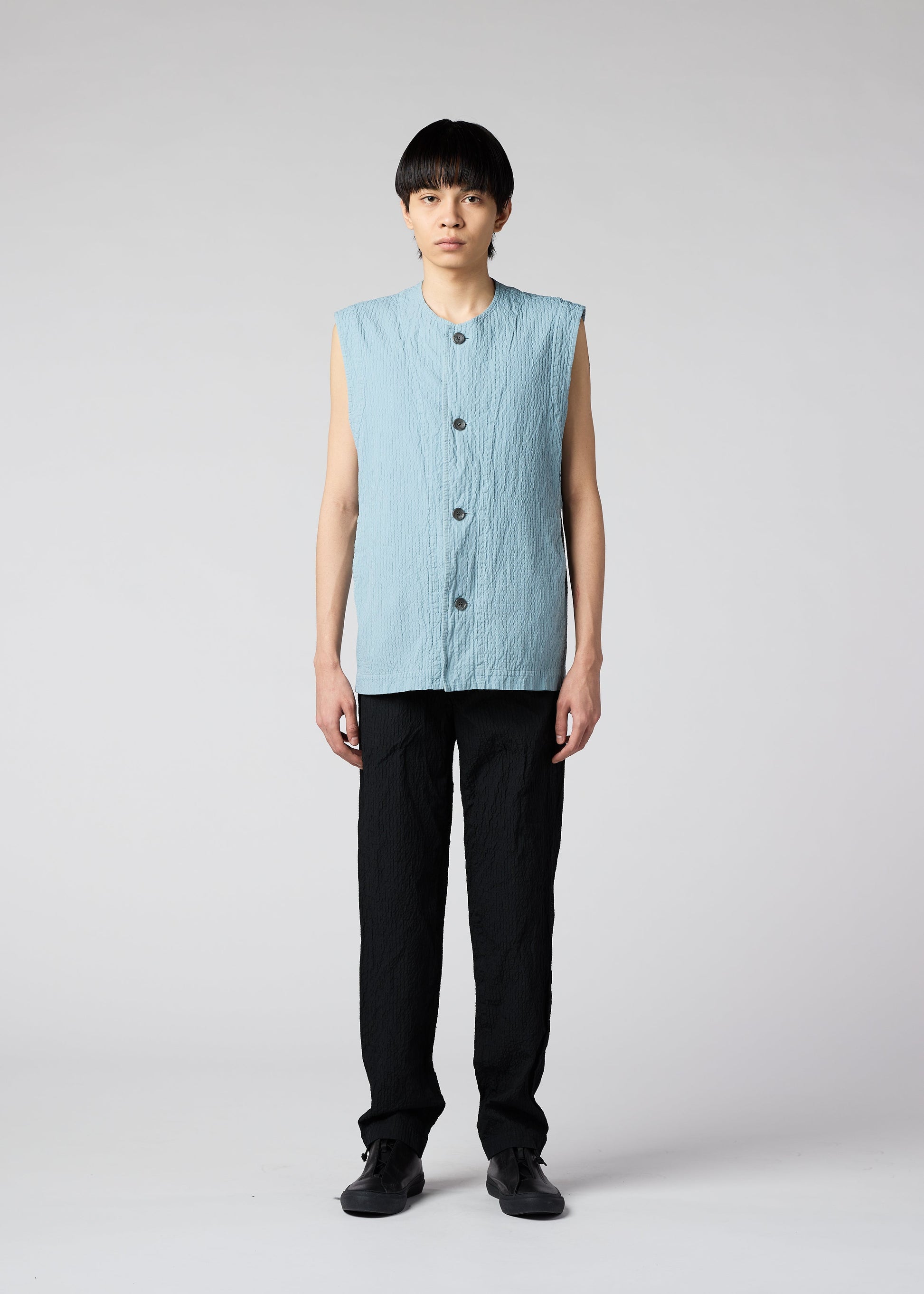 A model wears the IM MEN SHRINK DYE vest.