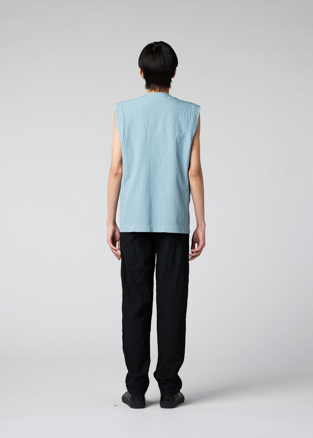 A model wears the IM MEN SHRINK DYE vest.