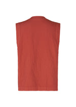 A detail shot of the IM MEN SHRINK DYE vest.