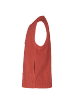 A detail shot of the IM MEN SHRINK DYE vest.