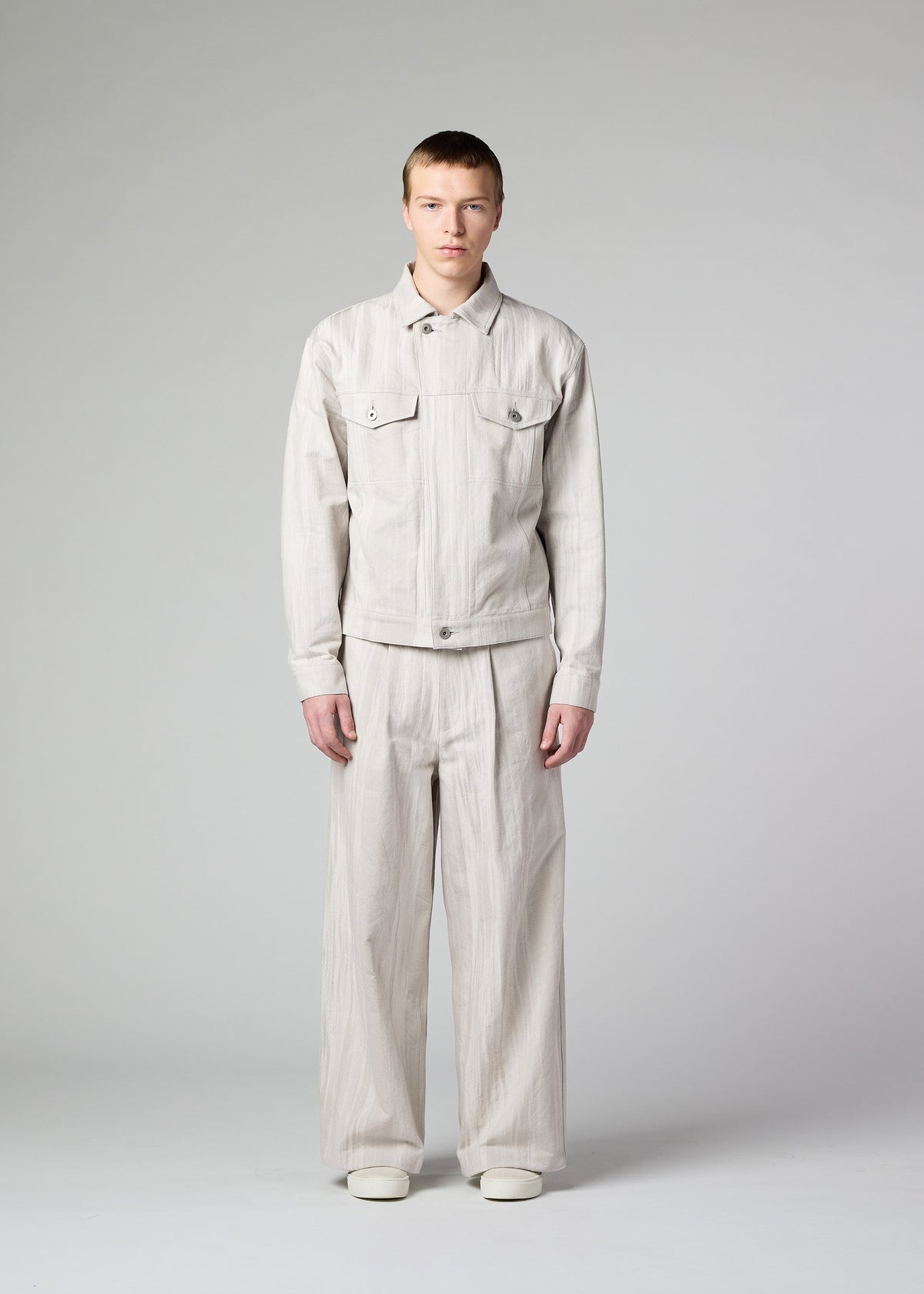 A model wears the IM Men COTTON JACQUARD trousers.
