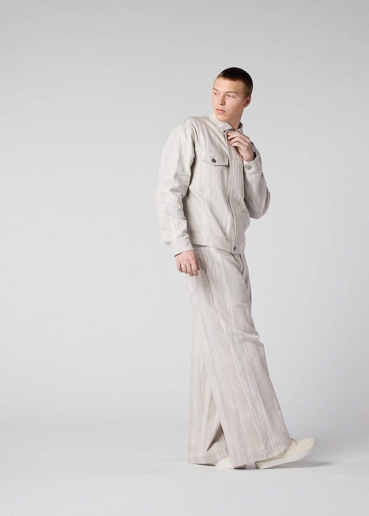 A model wears the IM Men COTTON JACQUARD trousers.