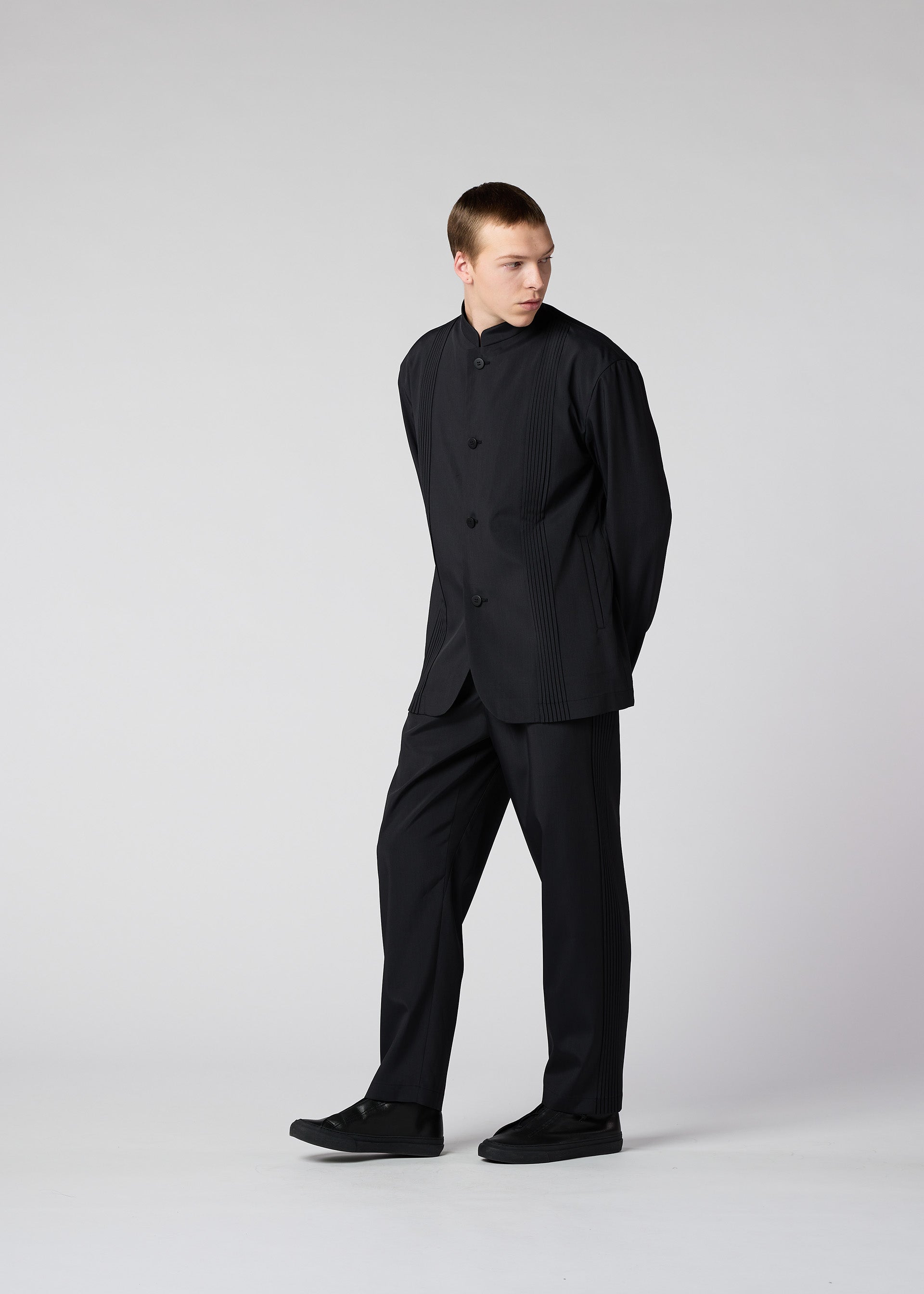 AIR PLEATS Trousers Black – ISSEY MIYAKE EU