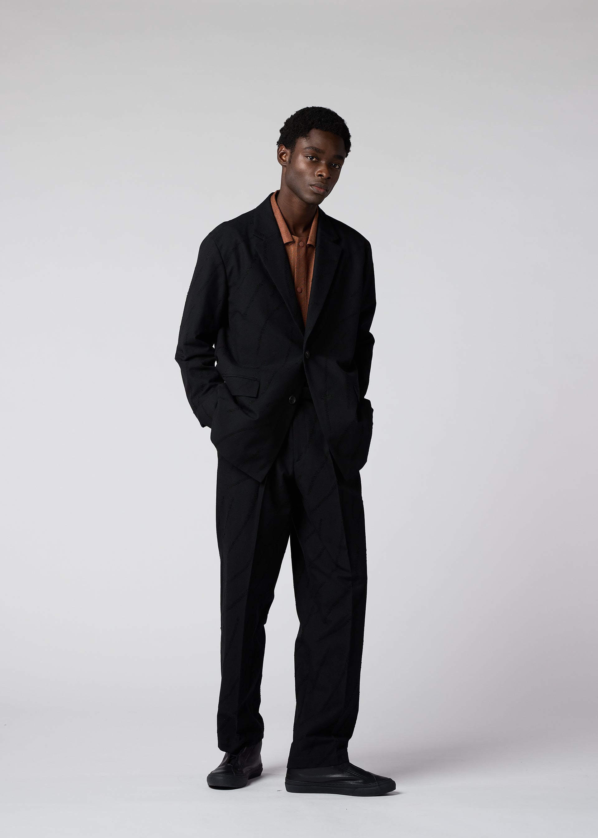 A model wears the IM MEN FLY WOOL trousers.