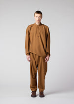 A model wears the IM MEN BREEZE trousers.