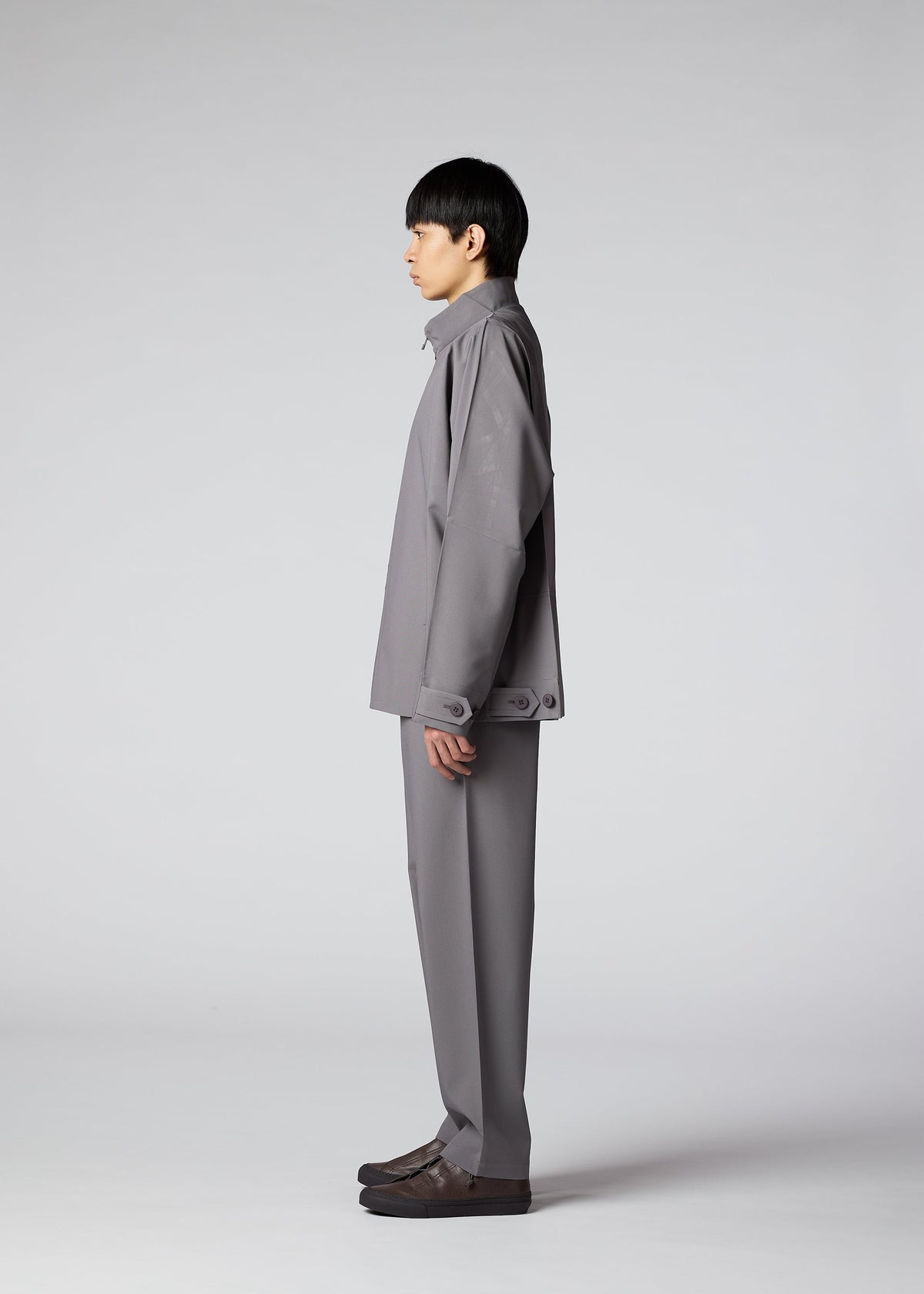 A model wears the IM MEN FLAT trousers.