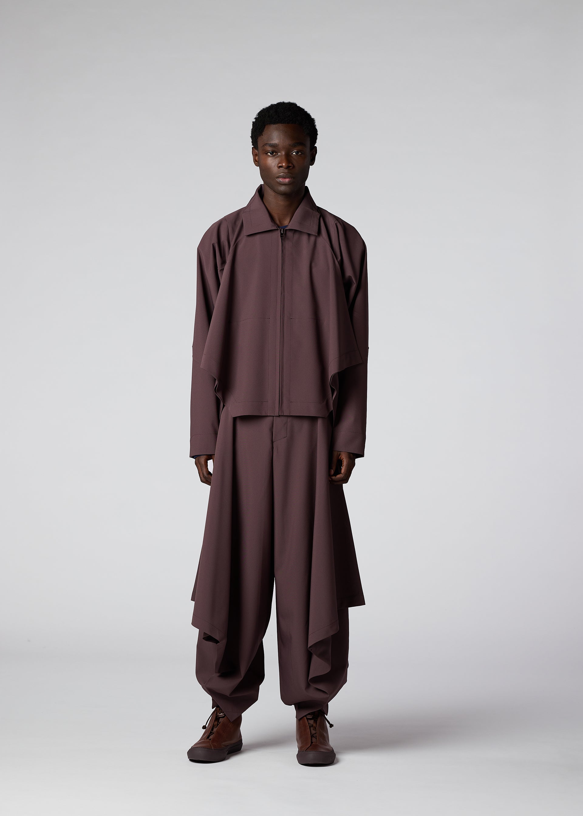 IM MEN　アイムメン ISSEY MIYAKE FLAT ストレートパンツ アイテムのご紹介「FLAT」 – isseymiyake.com