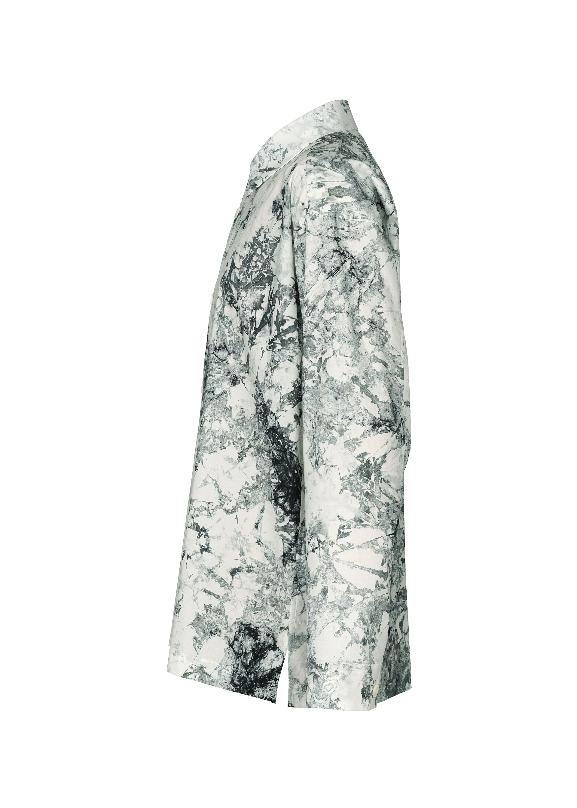 A detail shot of the IM Men ROKETSU shirt.