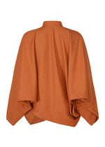 A detail shot of the IM Men BREEZE shirt.