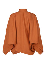 A detail shot of the IM Men BREEZE shirt.