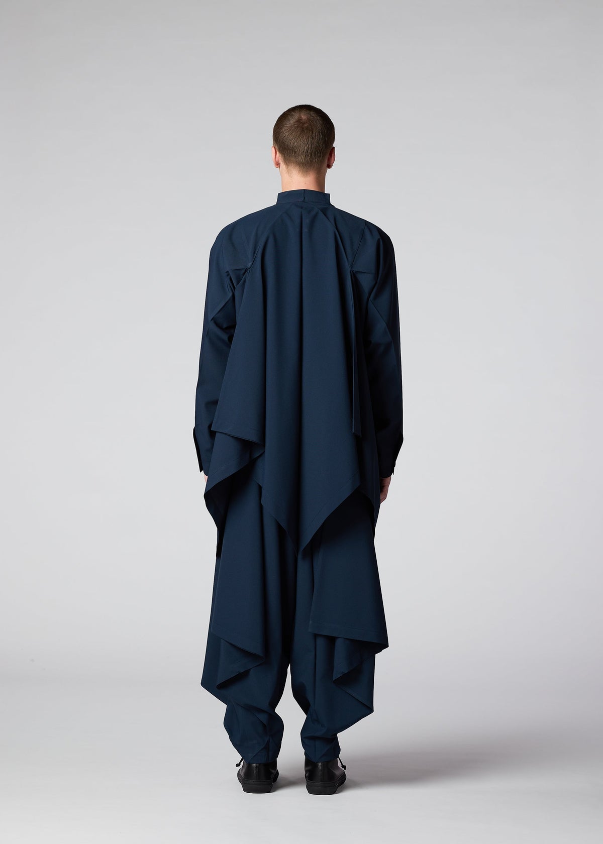 A model wears the IM Men FLAT DRAPE prêt à porter.