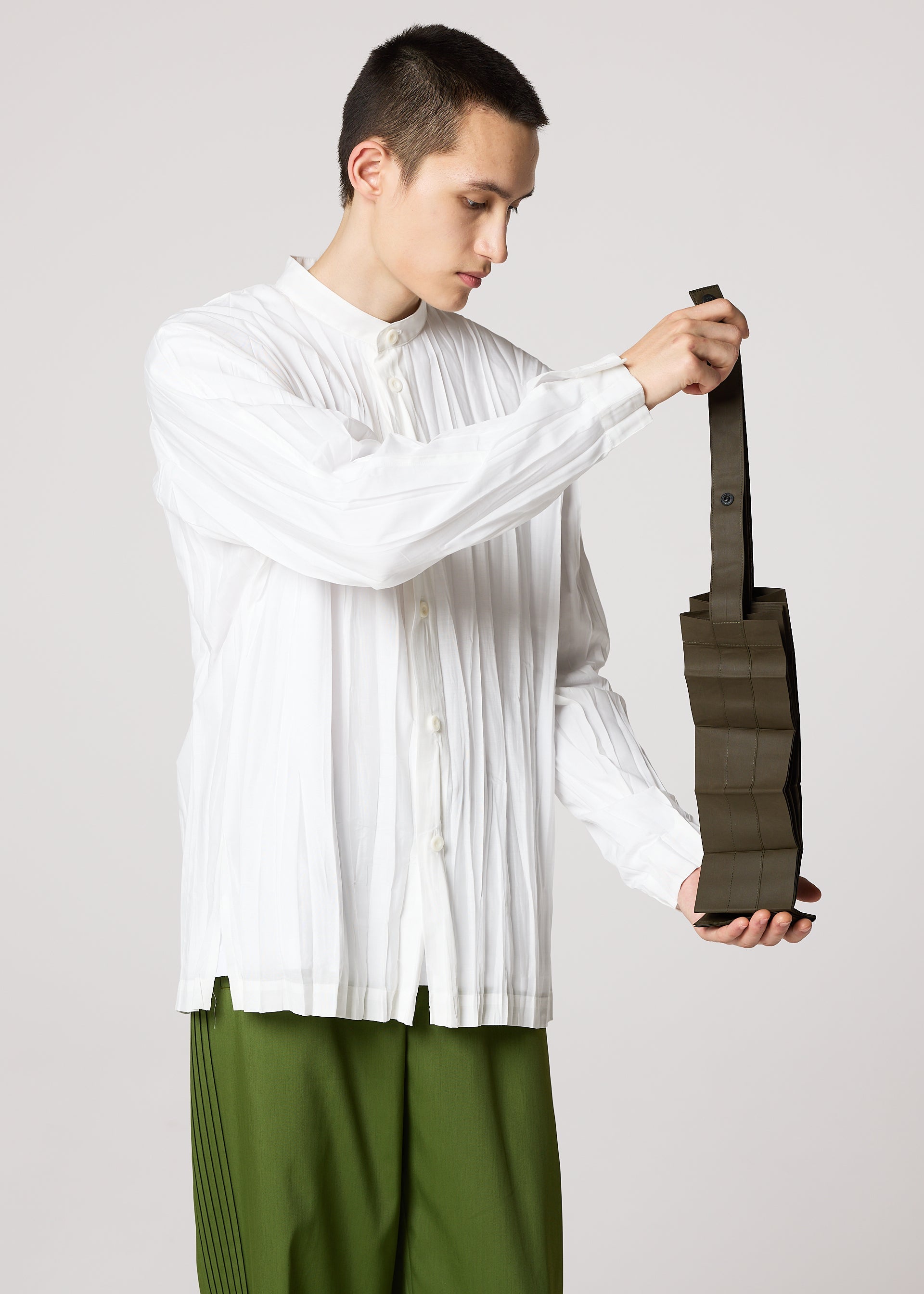 A model wears the IM Men PATA PATA bag.