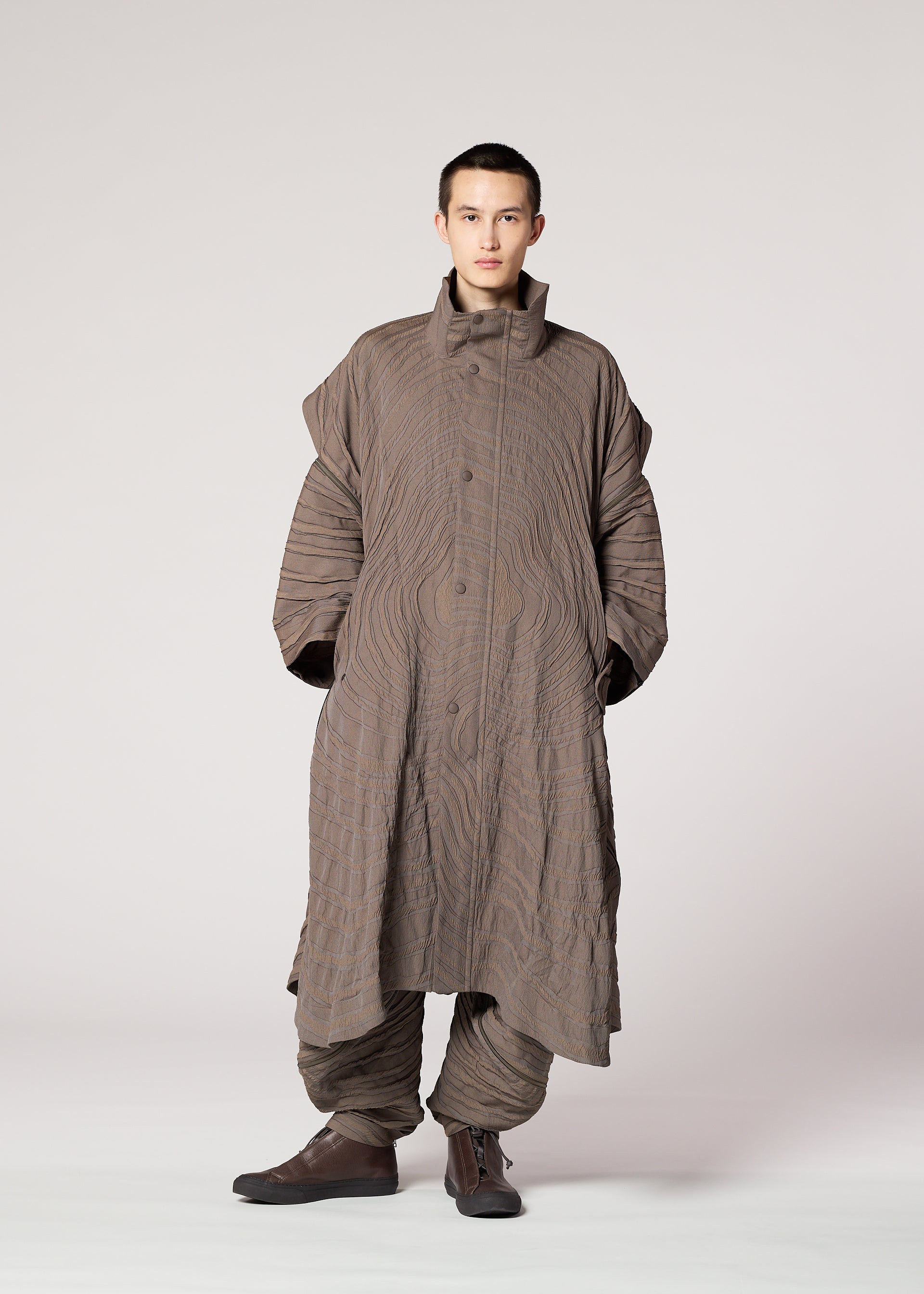 ENGRAVE Coat Black – ISSEY MIYAKE EU