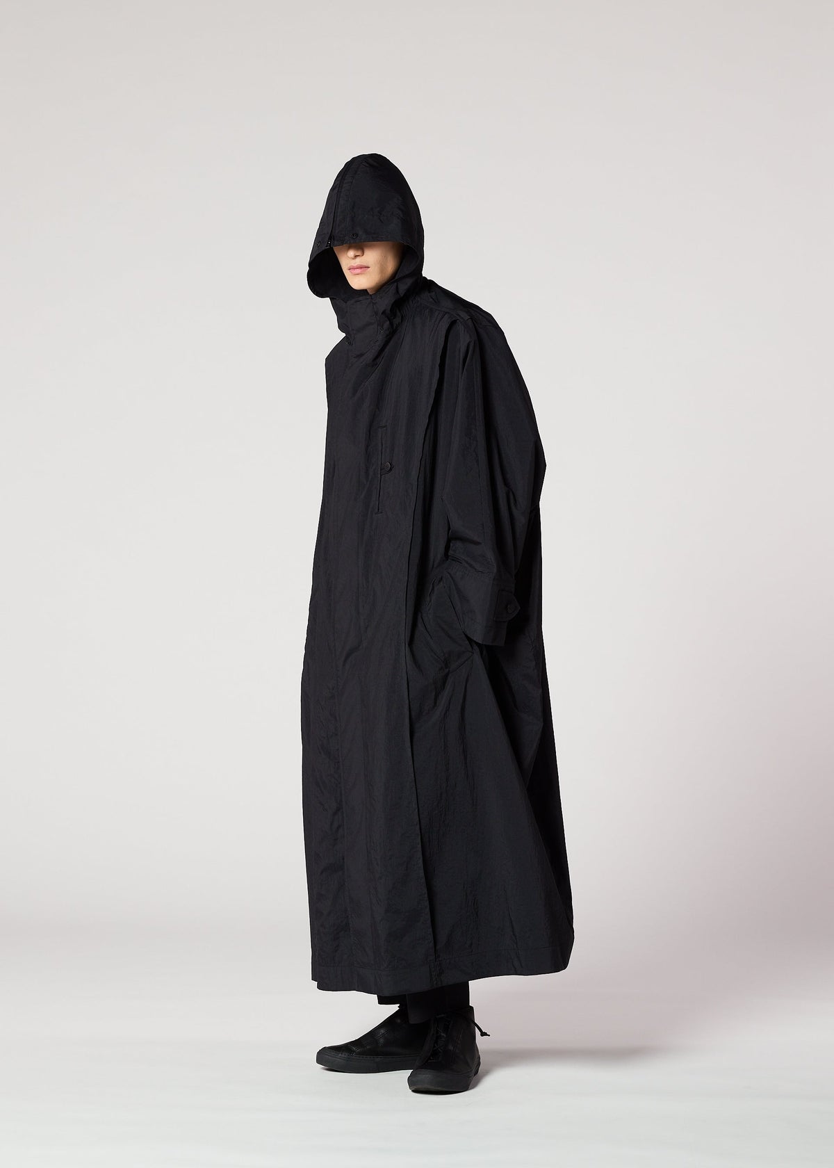 A model wears the IM Men FISHING NET NYLON prêt à porter.