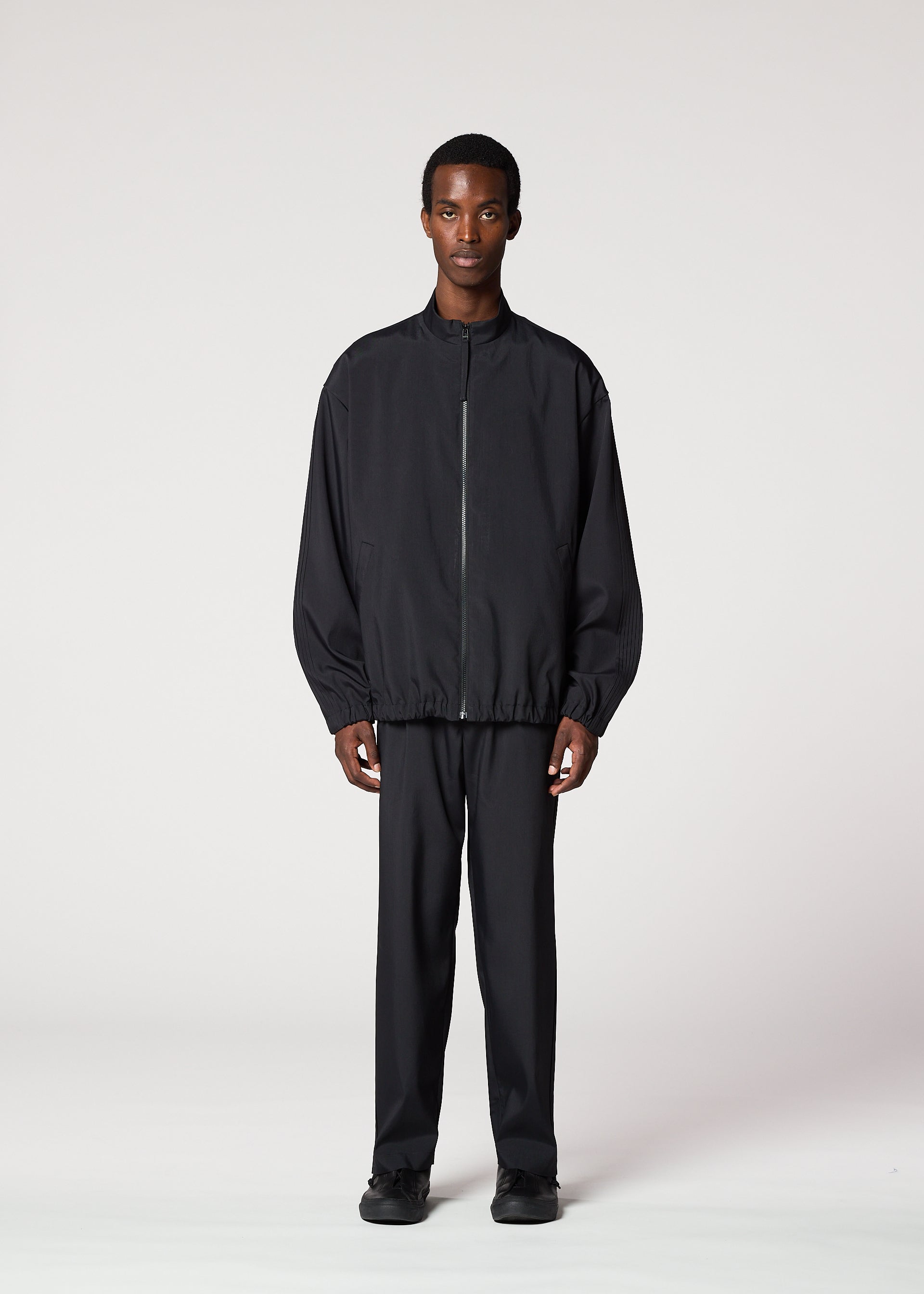 A model wears the IM Men AIR PLEATS prêt à porter.