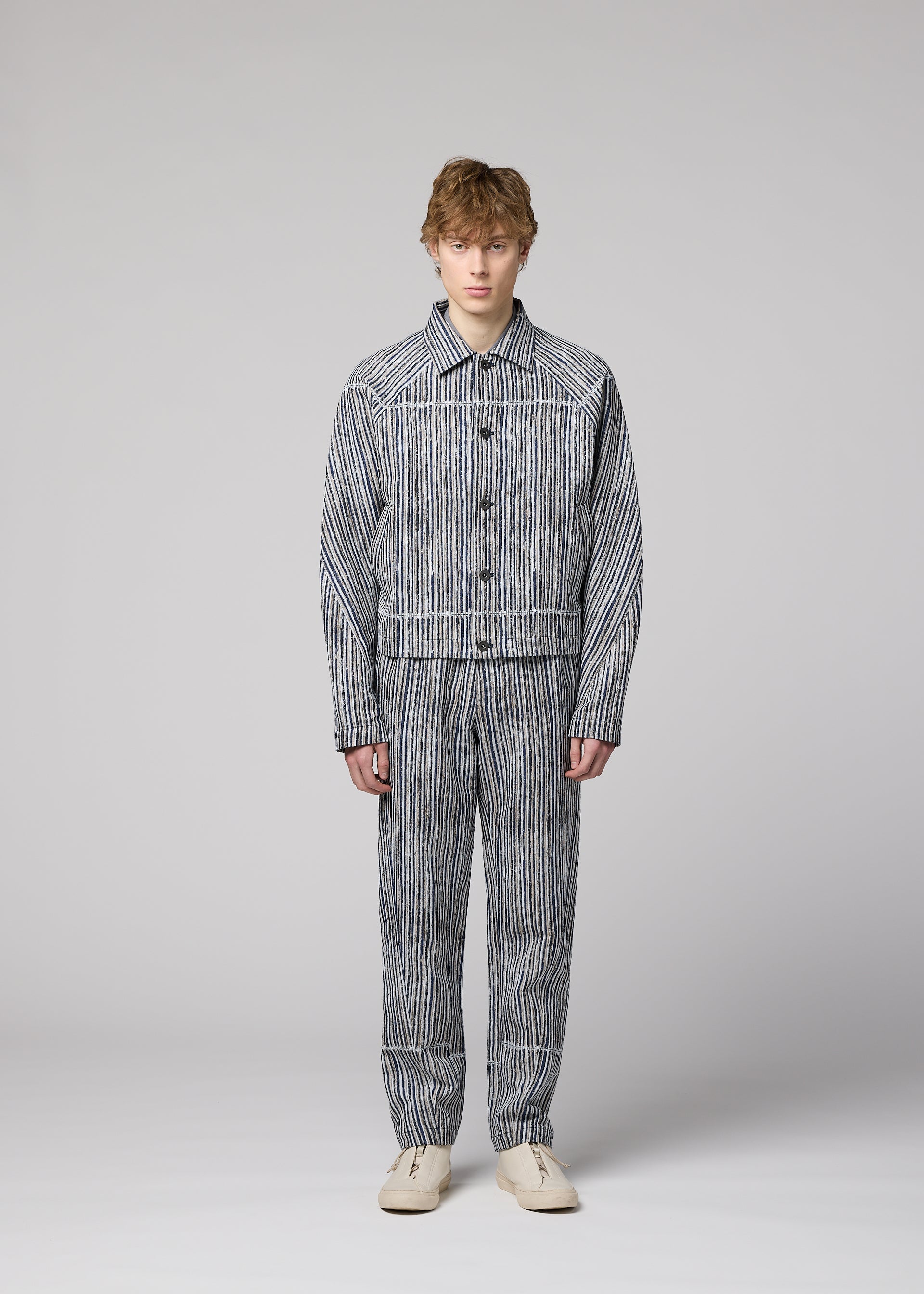 CURVINESS Blouson Charcoal Grey – ISSEY MIYAKE EU