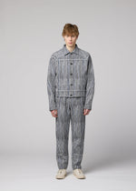 A model wears the IM MEN CURVINESS curviness-blouson-charcoal.