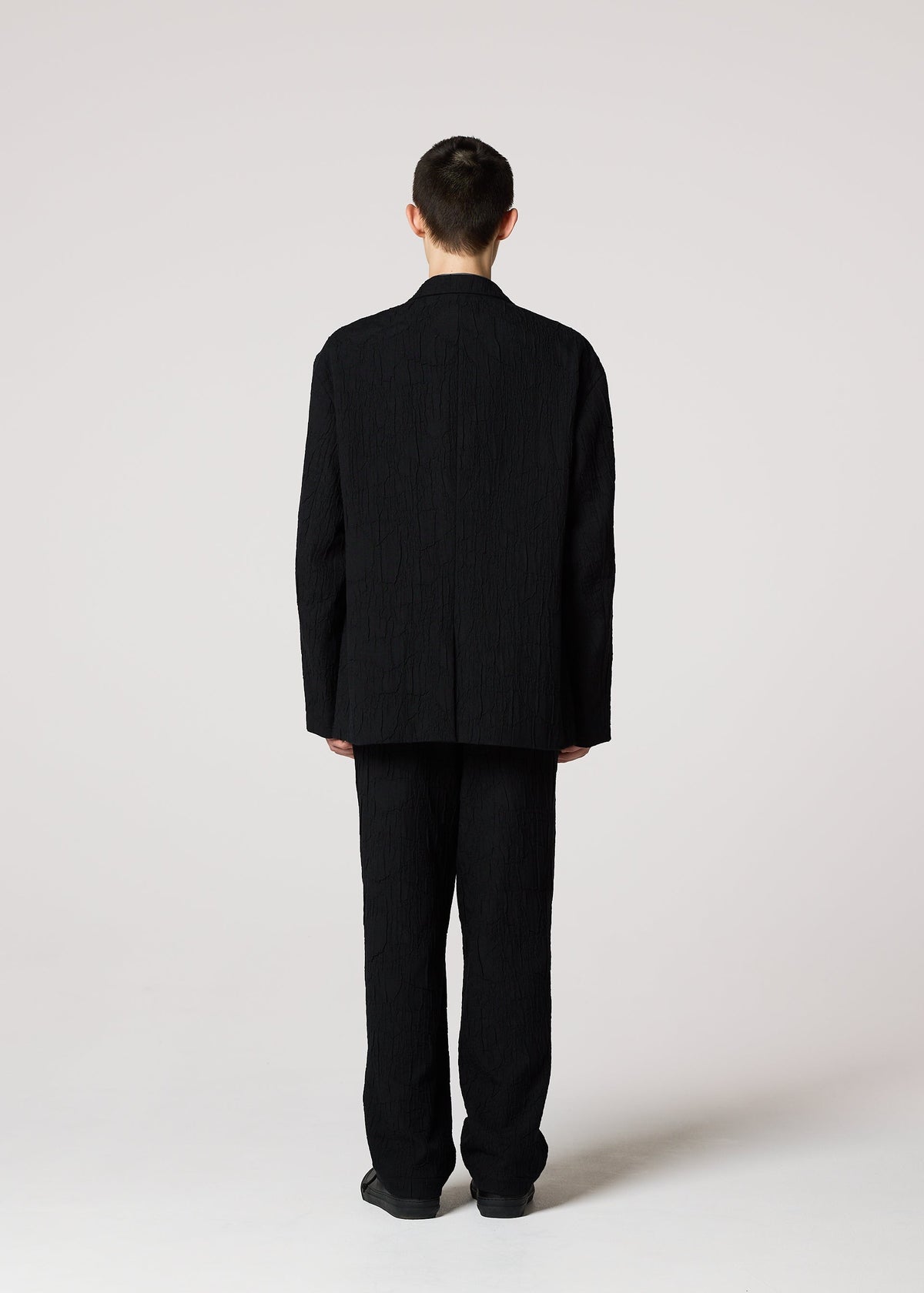 A model wears the IM MEN SHRINK JACQUARD prêt à porter.