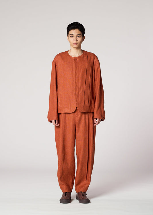 A model wears the IM Men TOUGH LINEN prêt à porter.