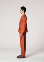 A model wears the IM Men TOUGH LINEN prêt à porter.