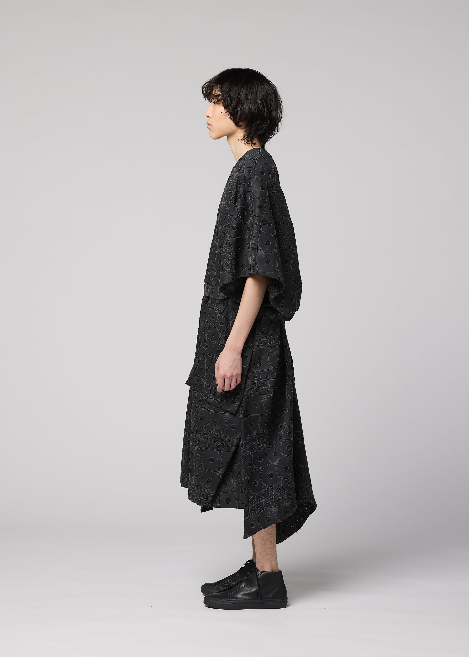 A model wears the IM Men UROKOMON prêt à porter.