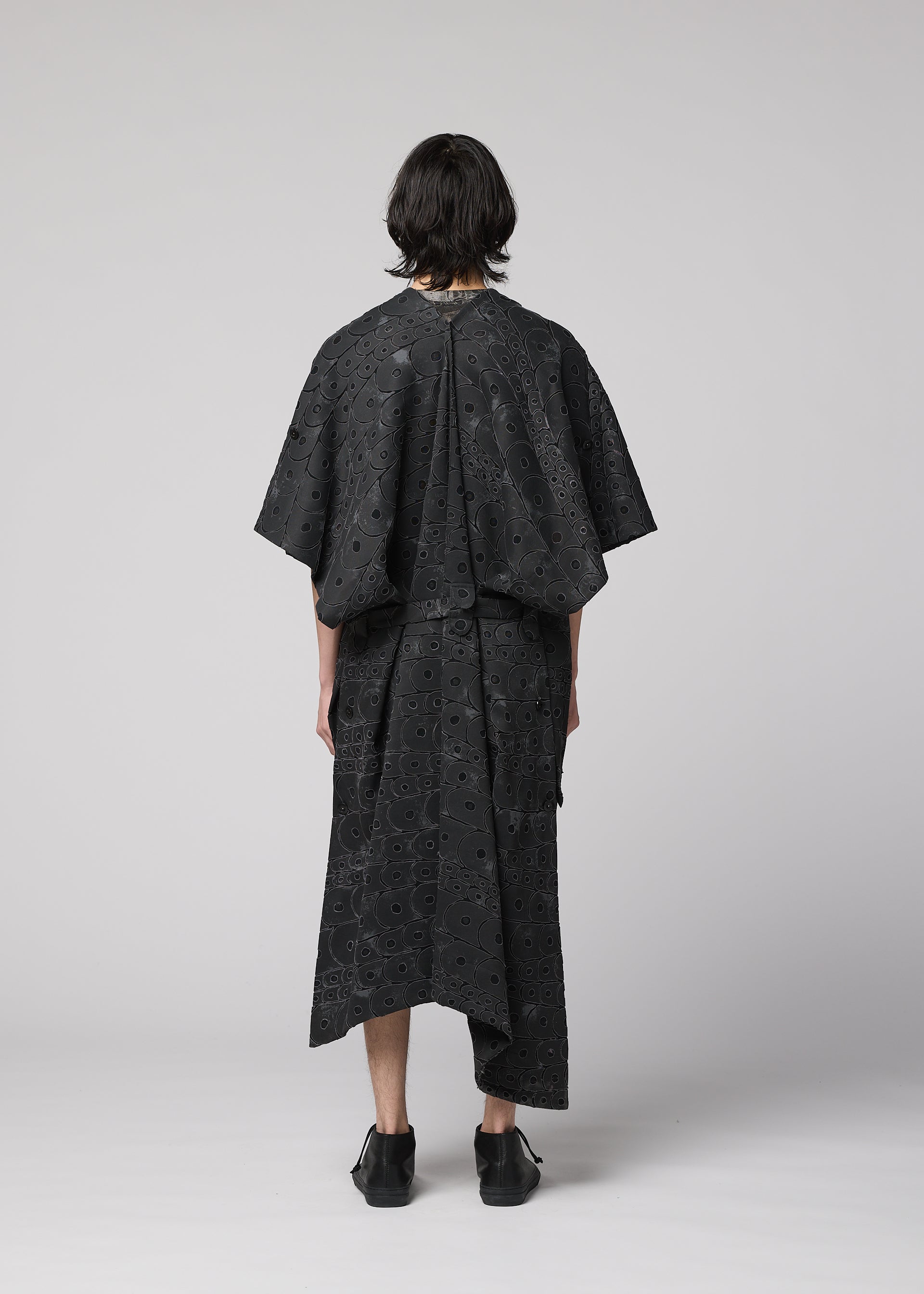 A model wears the IM Men UROKOMON prêt à porter.