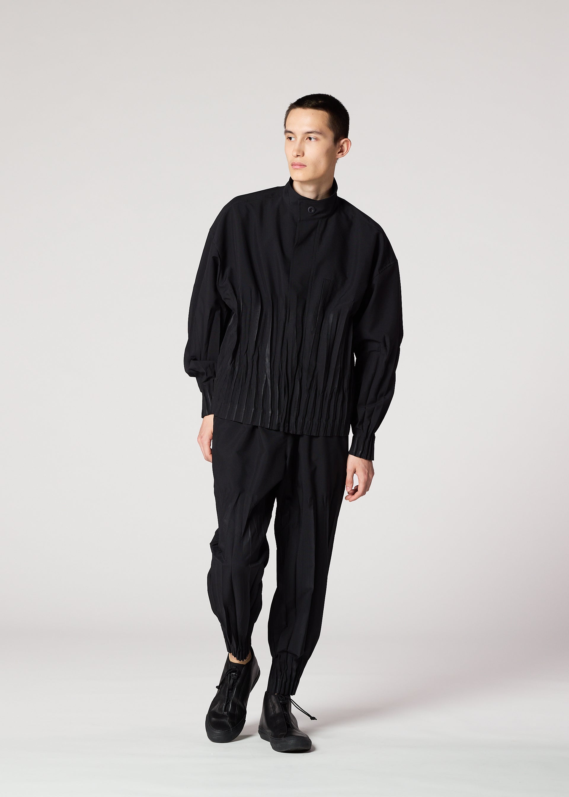 WAFT BLACK Trousers Black – ISSEY MIYAKE EU