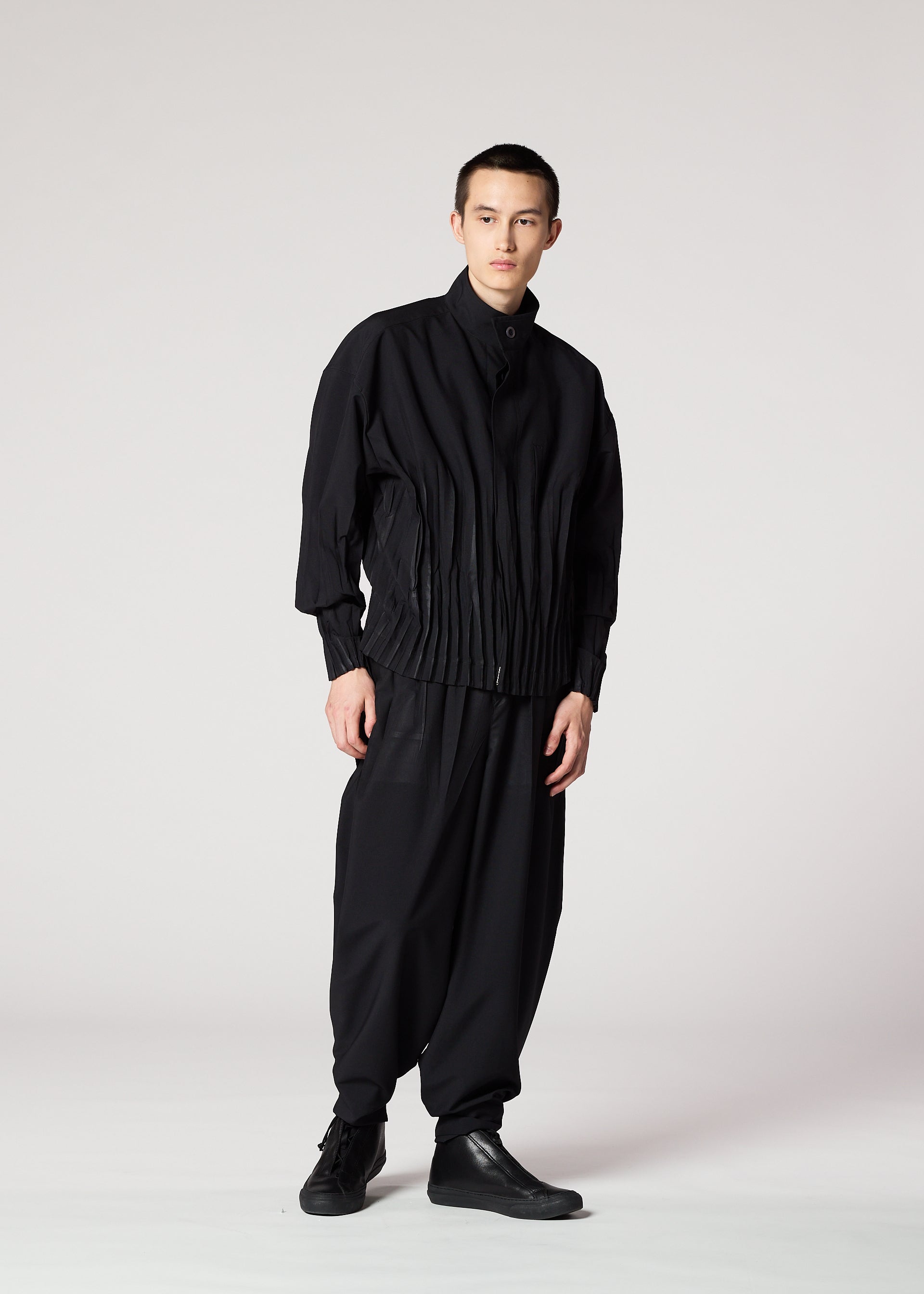 WAFT BLACK Trousers Black – ISSEY MIYAKE EU